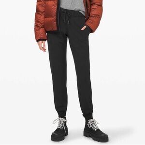 Lululemon On the Fly Jogger *Luxtreme
Black